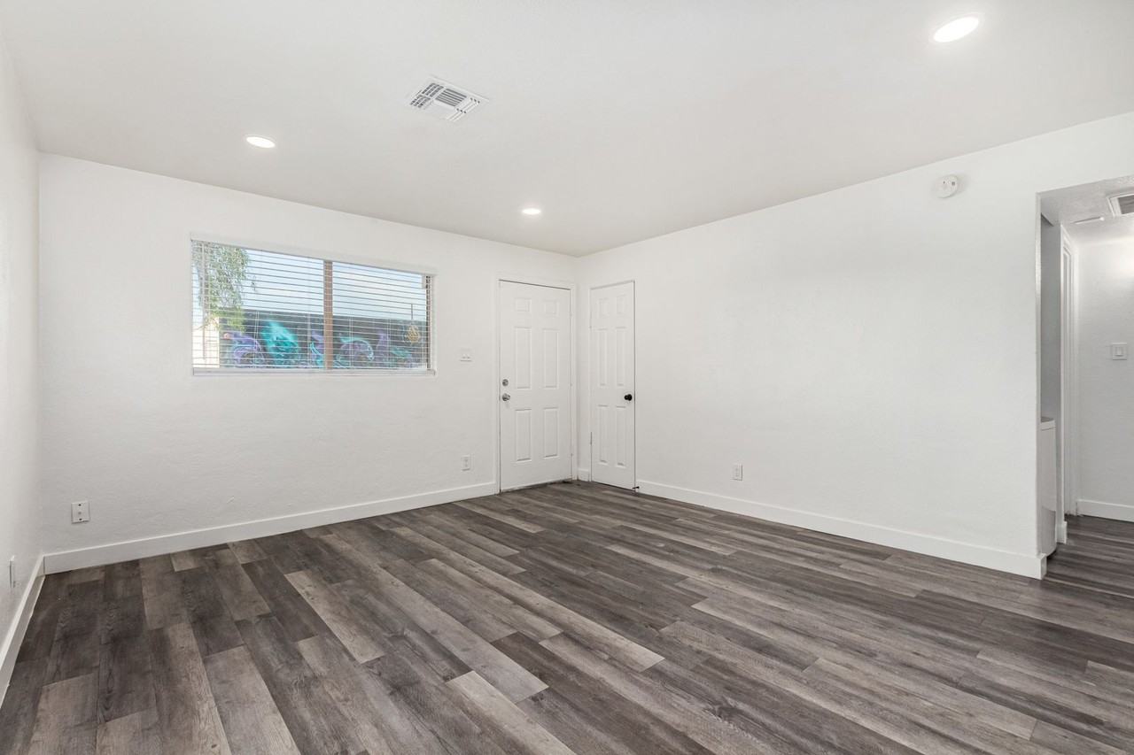 2706 W Missouri Ave #02 - Photo 6 of 26