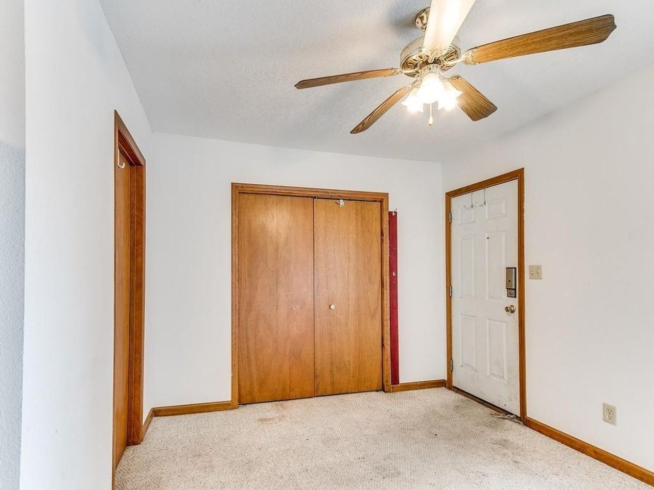 1087 28th St - Photo 5 of 15