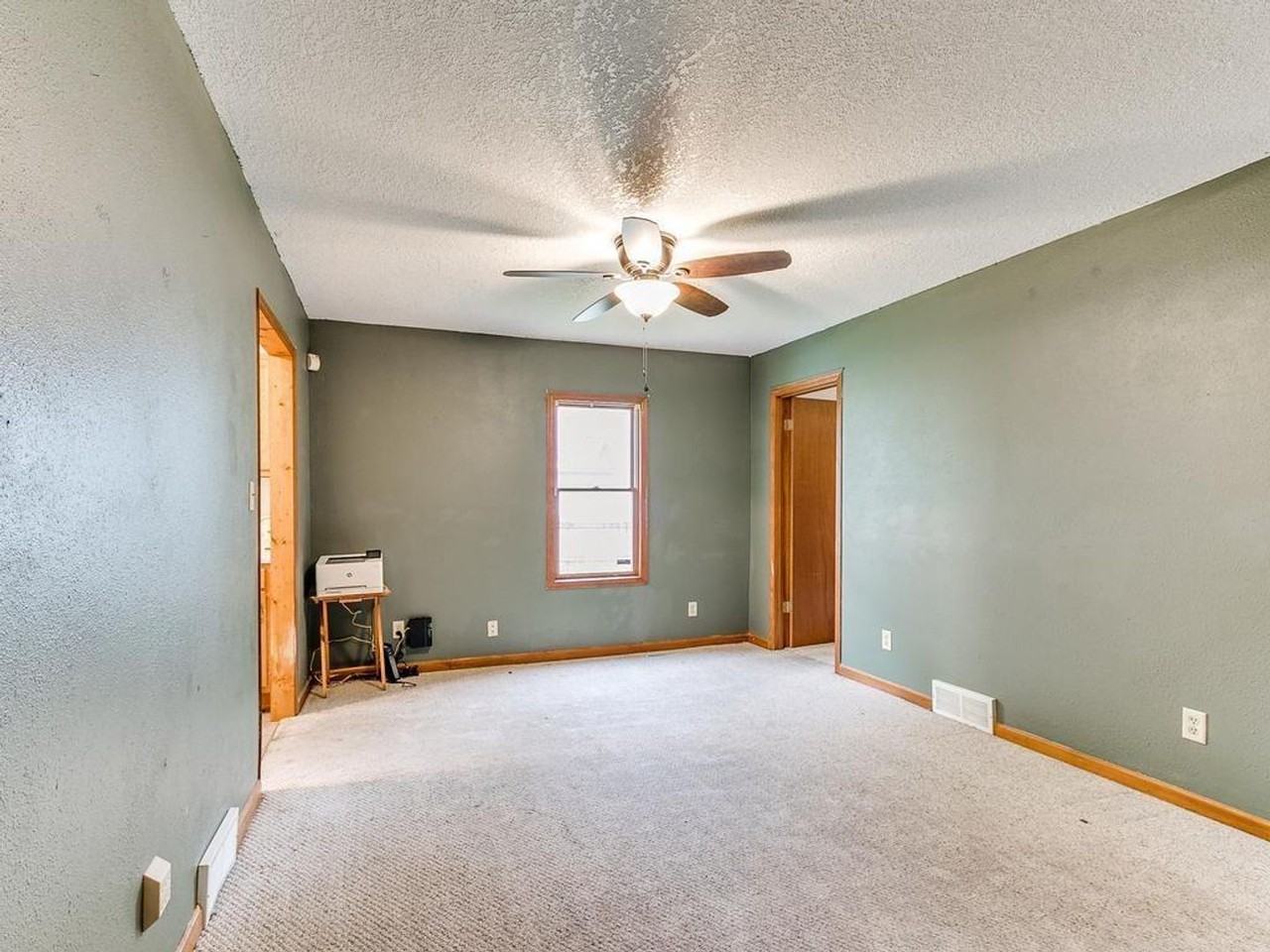 1087 28th St - Photo 6 of 15