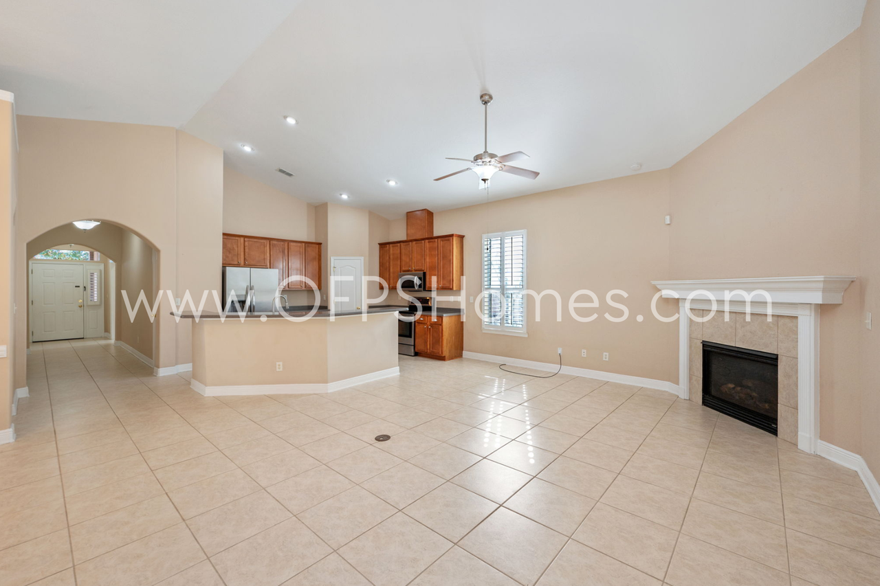 1558 Venice Ave - Photo 7 of 33