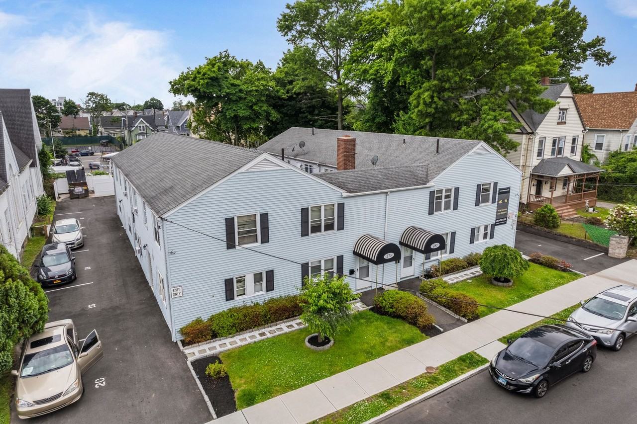 Colorado Ave Apartments - Photo 2 of 11