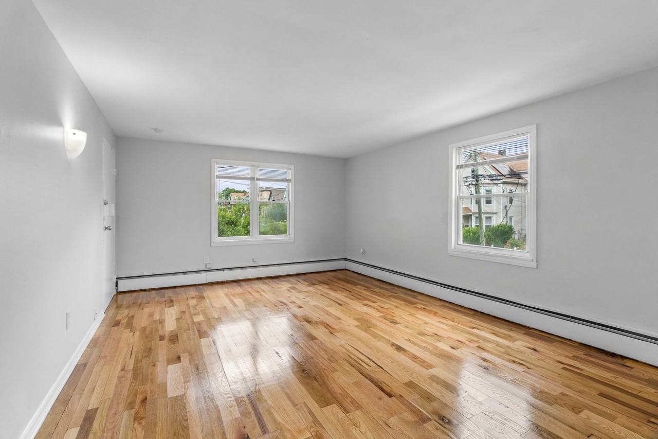 Colorado Ave Apartments - Photo 6 of 11