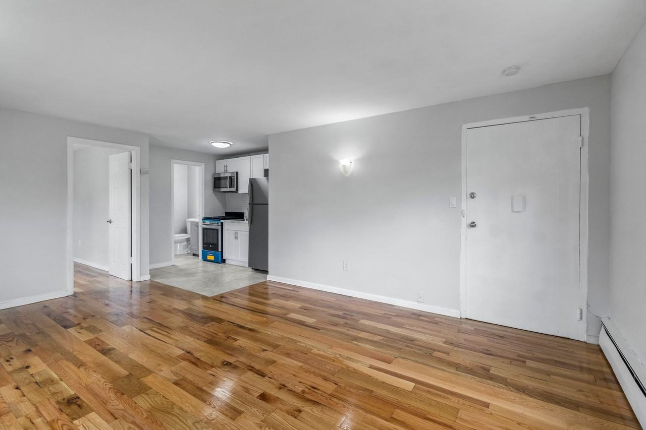 Colorado Ave Apartments - Photo 7 of 11