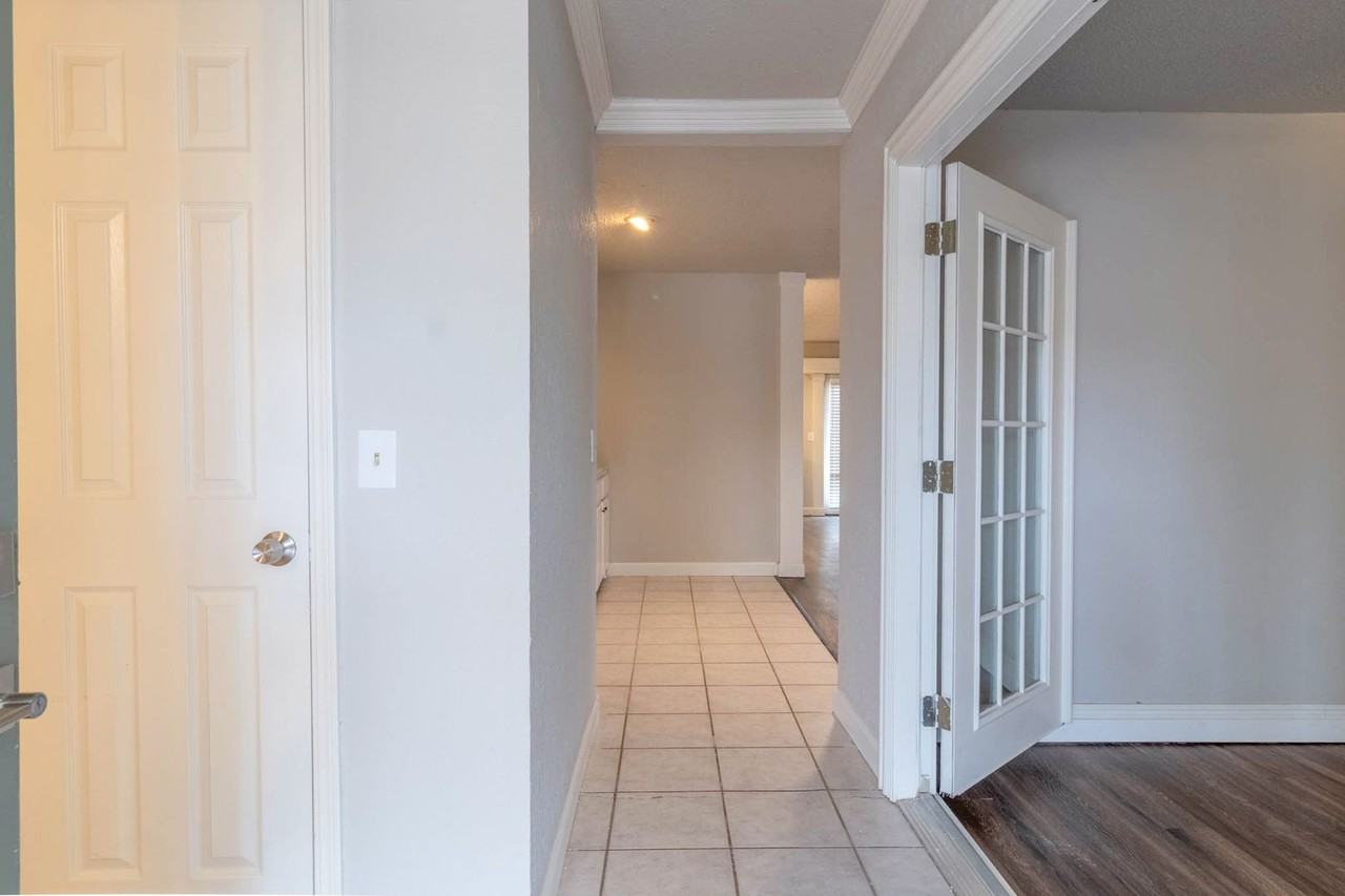 732 Westridge Ct - Photo 3 of 30