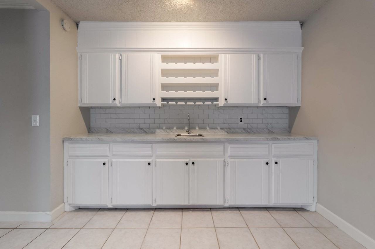 732 Westridge Ct - Photo 6 of 30