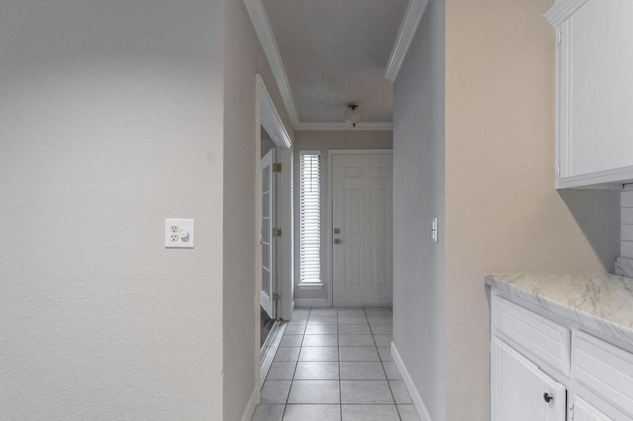 732 Westridge Ct - Photo 7 of 30