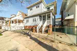 featured image of 21 N Laclede Pl