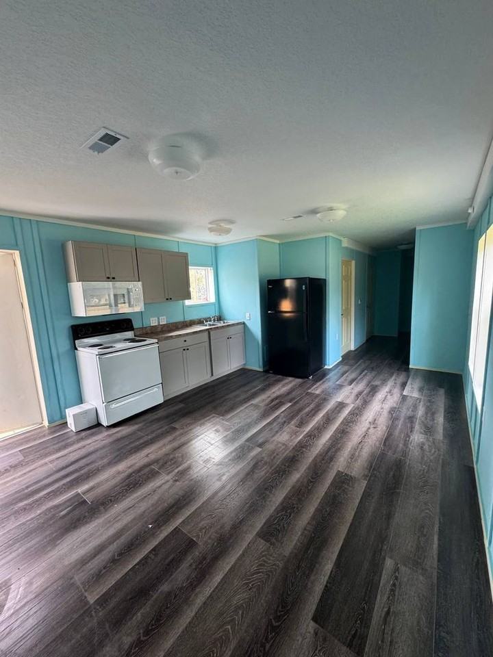 1416 Robin St - Photo 4 of 17