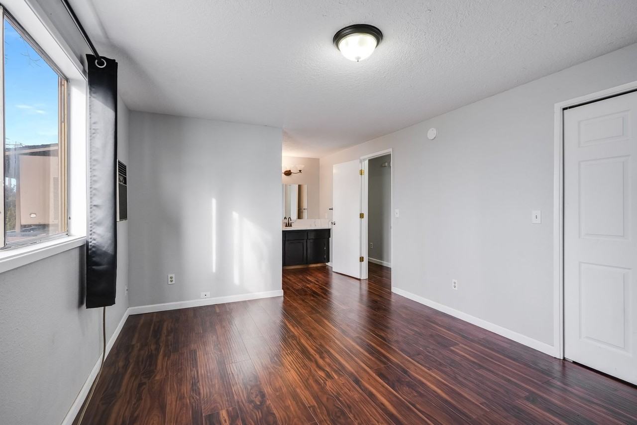 3823 Ne View Pl - Photo 7 of 12