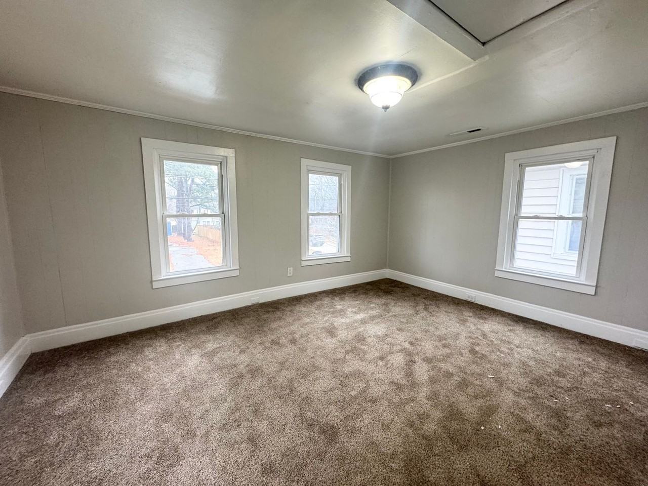 711 Parsonage St - Photo 2 of 9