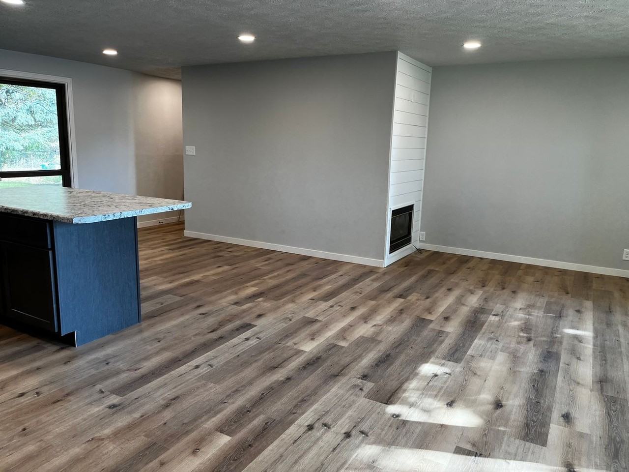 2204 E Sylvan Cir - Photo 2 of 21