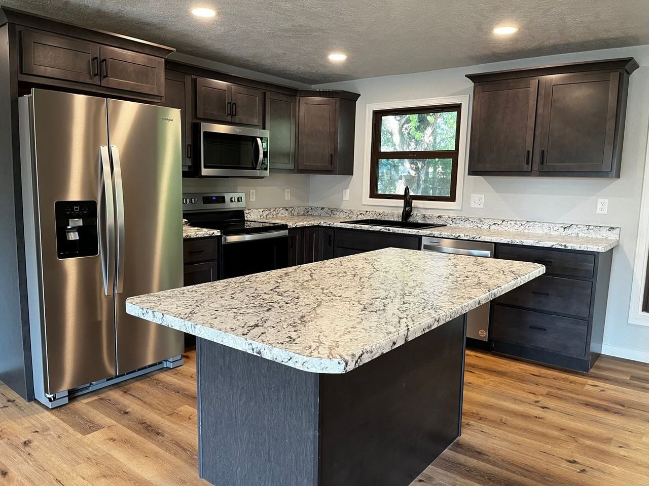 2204 E Sylvan Cir - Photo 5 of 21