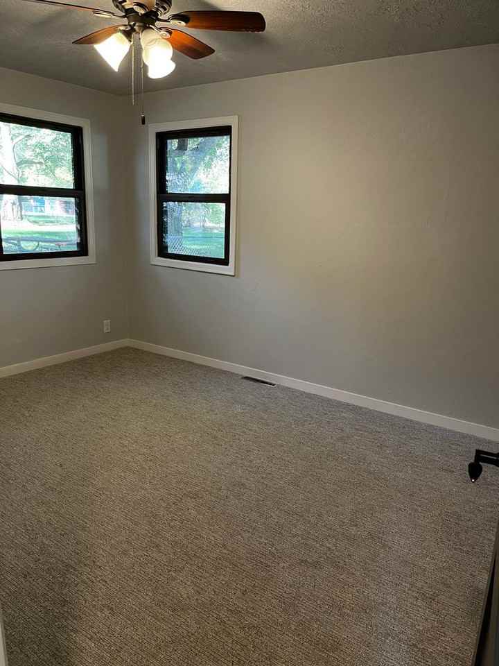 2204 E Sylvan Cir - Photo 7 of 21