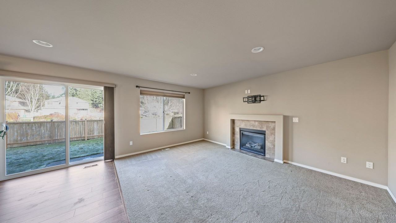 1421 Nw Lofton Loop - Photo 4 of 16