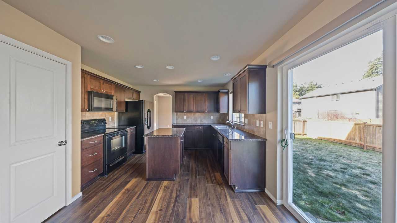 1421 Nw Lofton Loop - Photo 5 of 16