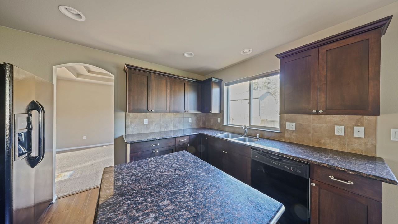 1421 Nw Lofton Loop - Photo 6 of 16