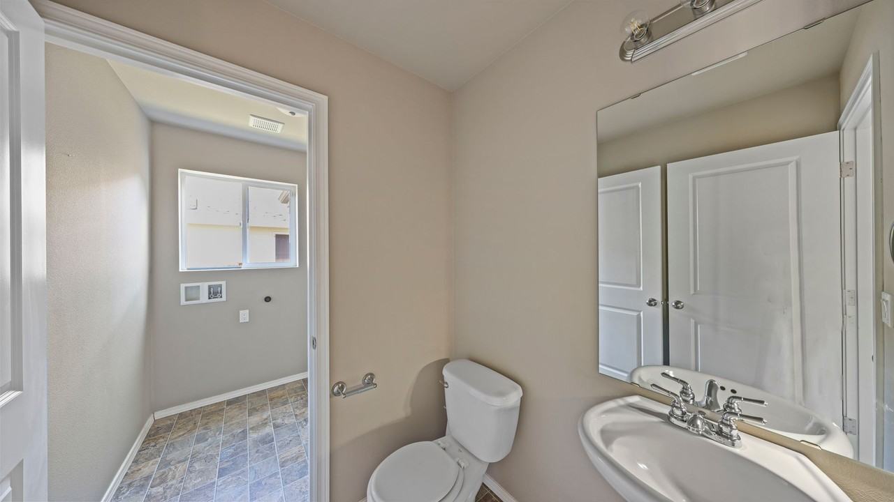 1421 Nw Lofton Loop - Photo 7 of 16