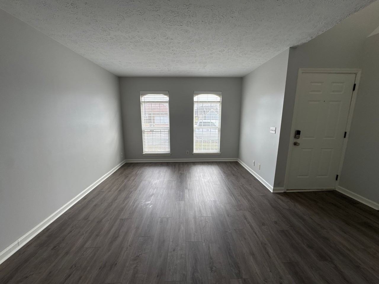 812 Lake Terrace Dr - Photo 2 of 17