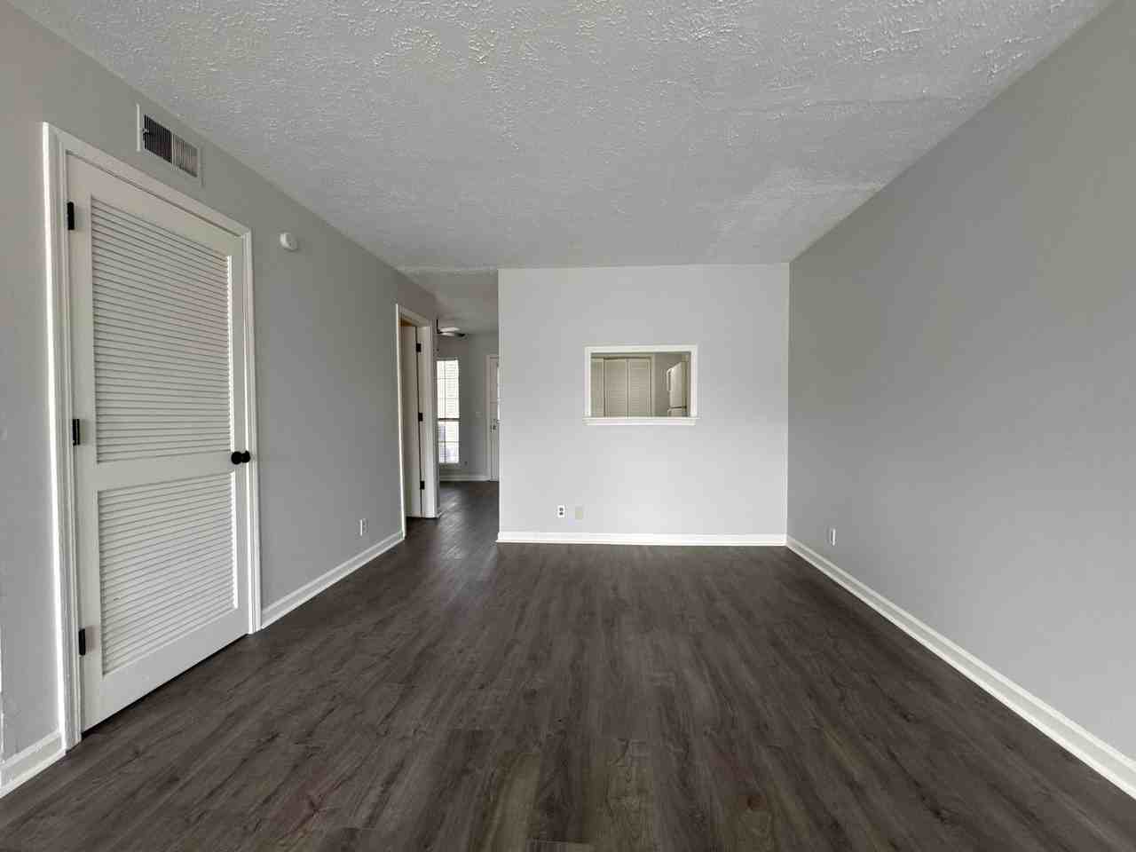 812 Lake Terrace Dr - Photo 3 of 17