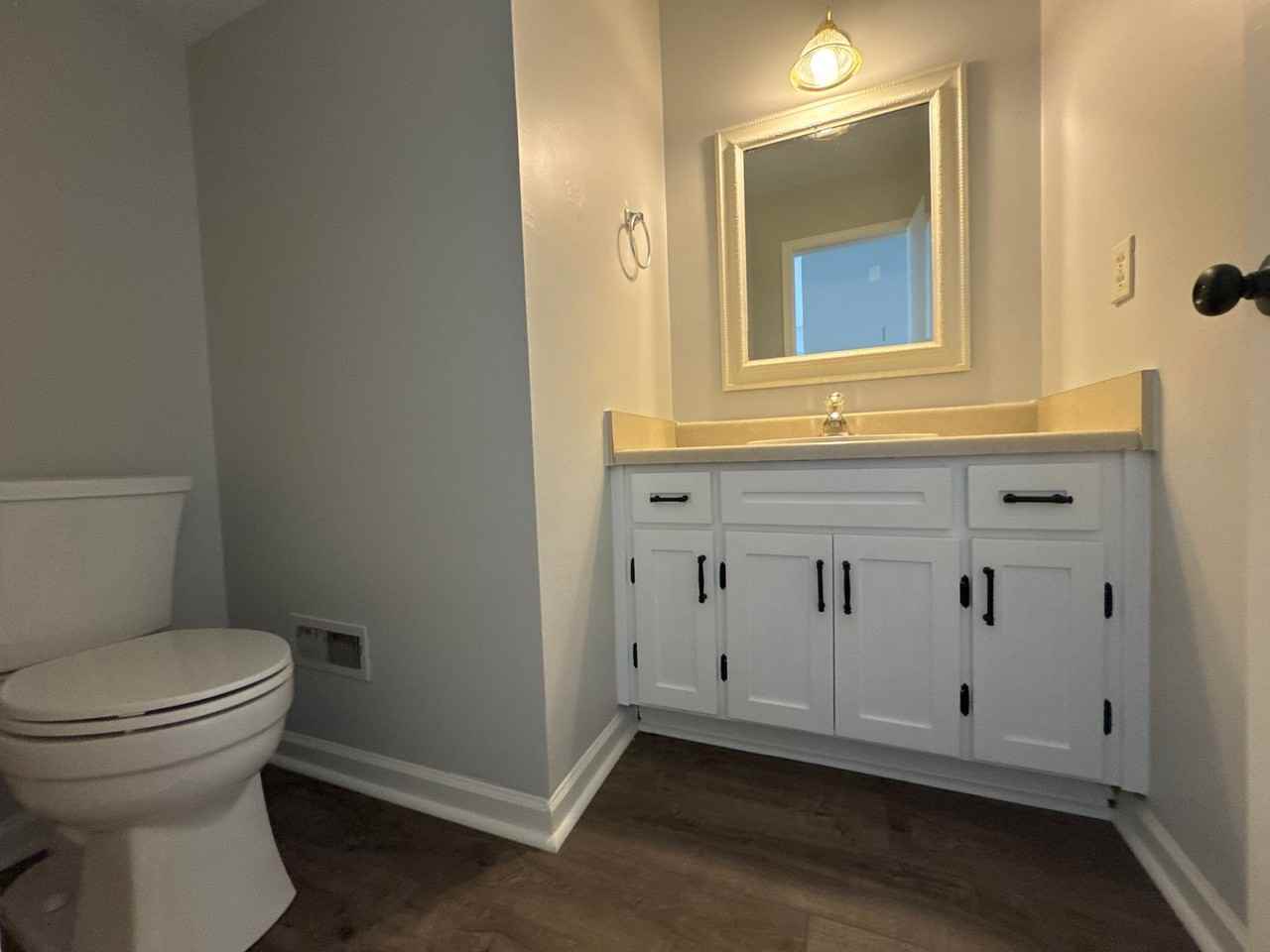 812 Lake Terrace Dr - Photo 4 of 17