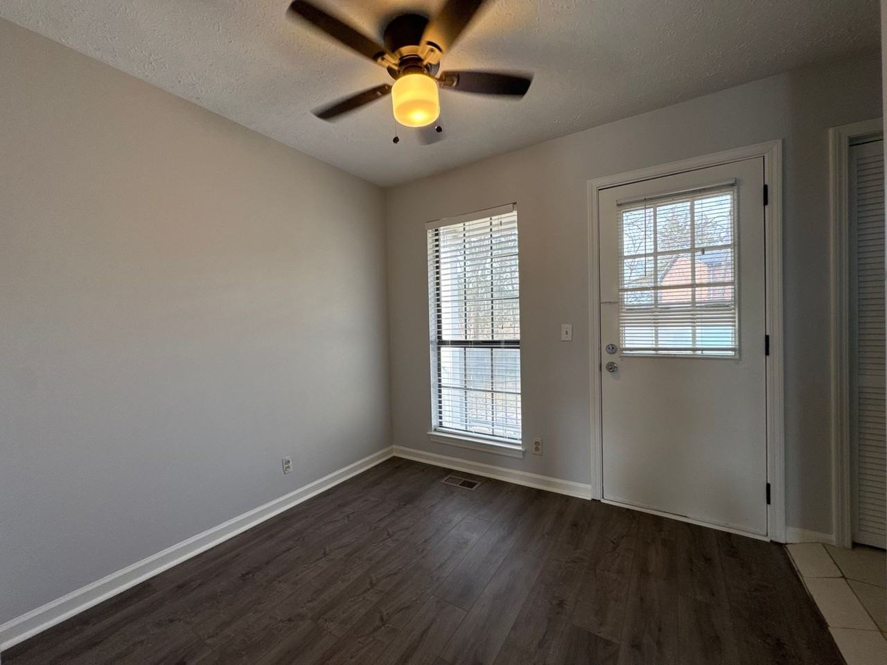 812 Lake Terrace Dr - Photo 5 of 17