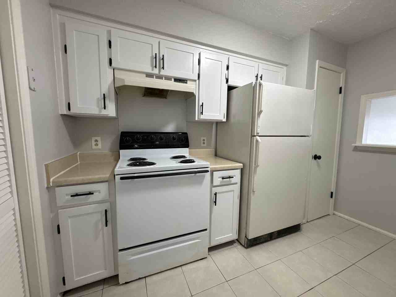 812 Lake Terrace Dr - Photo 6 of 17