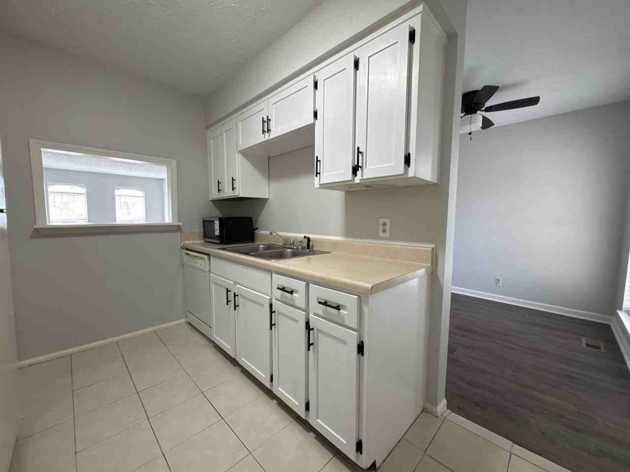 812 Lake Terrace Dr - Photo 7 of 17