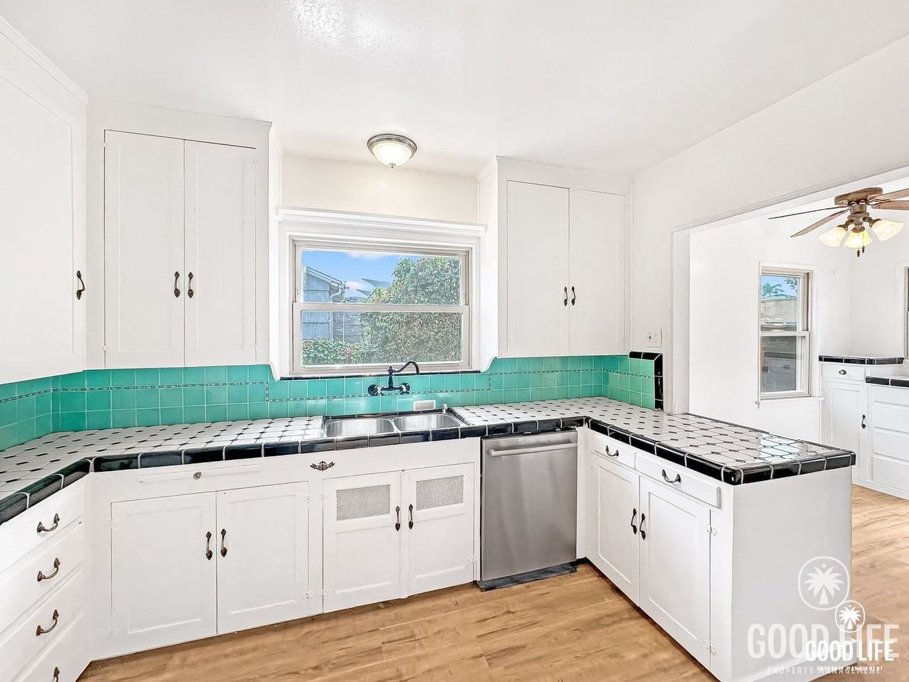 4534 59th St - Photo 4 of 27