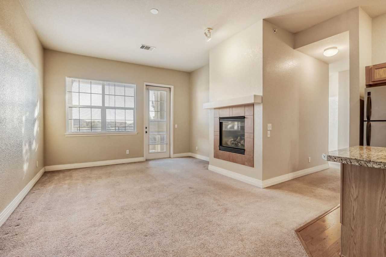 199 Quebec St #K - Photo 3 of 11