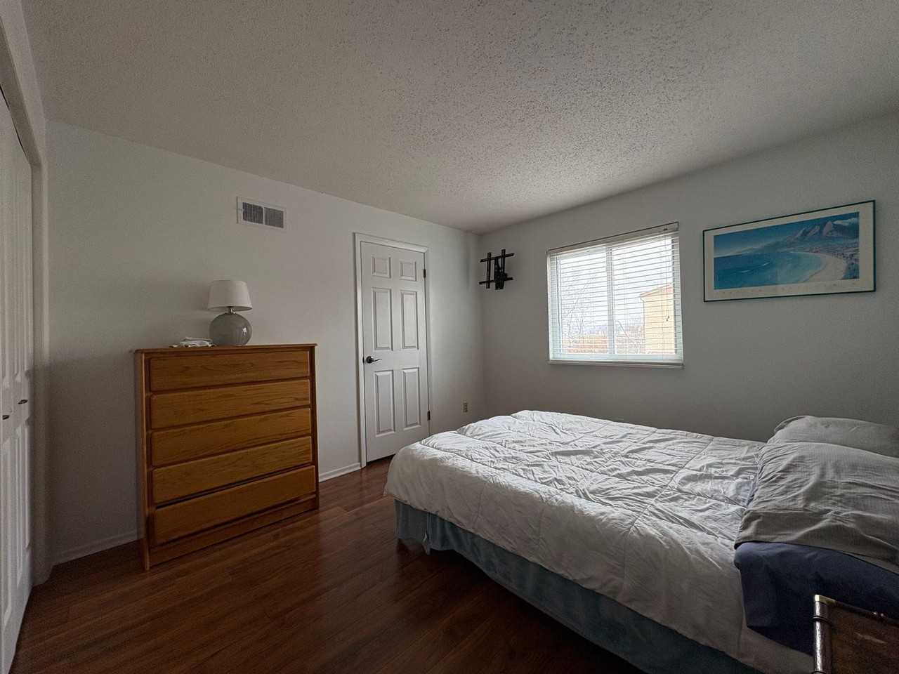 1233 Guelbreth Ln - Photo 2 of 11