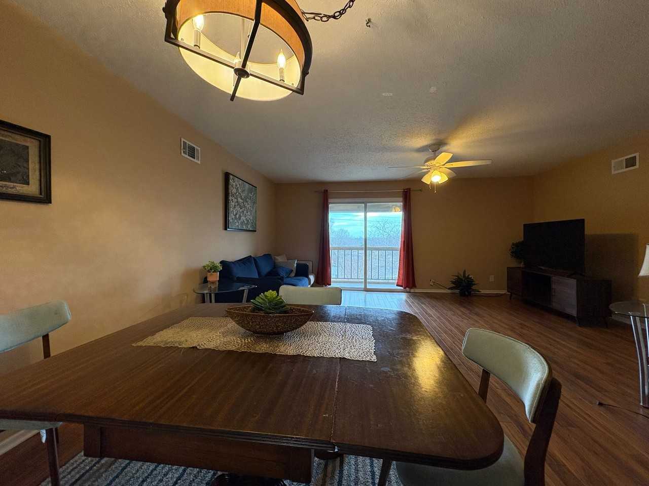 1233 Guelbreth Ln - Photo 5 of 11