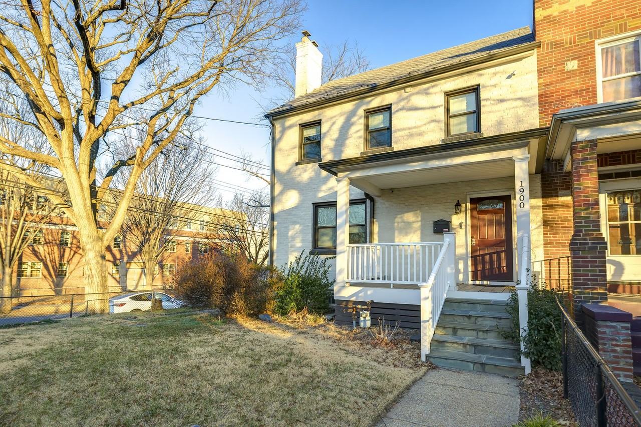 1900 Q St Se - Photo 3 of 50