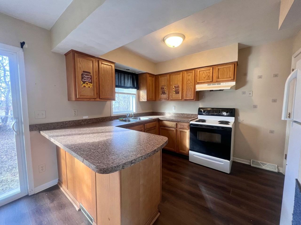 615 W 64th St - Photo 4 of 8