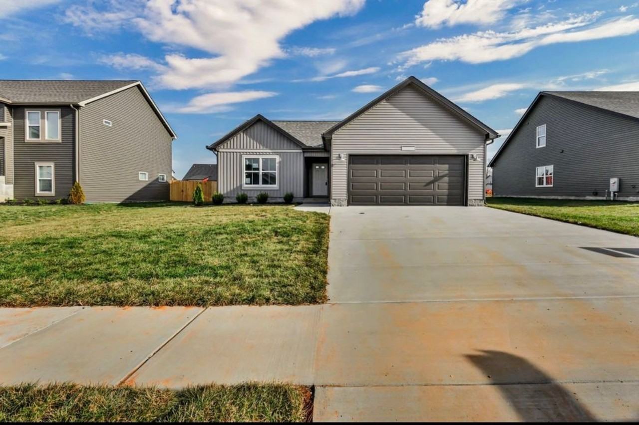 207 Donegal Dr - Photo 2 of 10