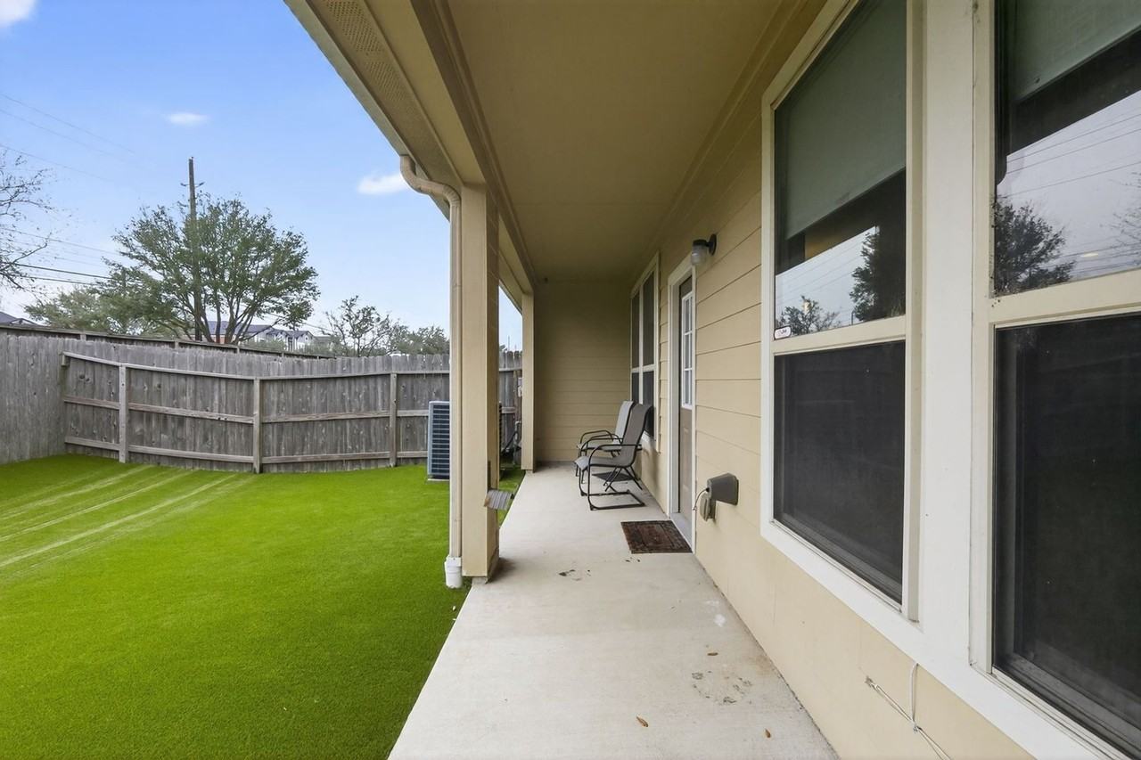 17019 Wilthorne Gardens Ct - Photo 2 of 20