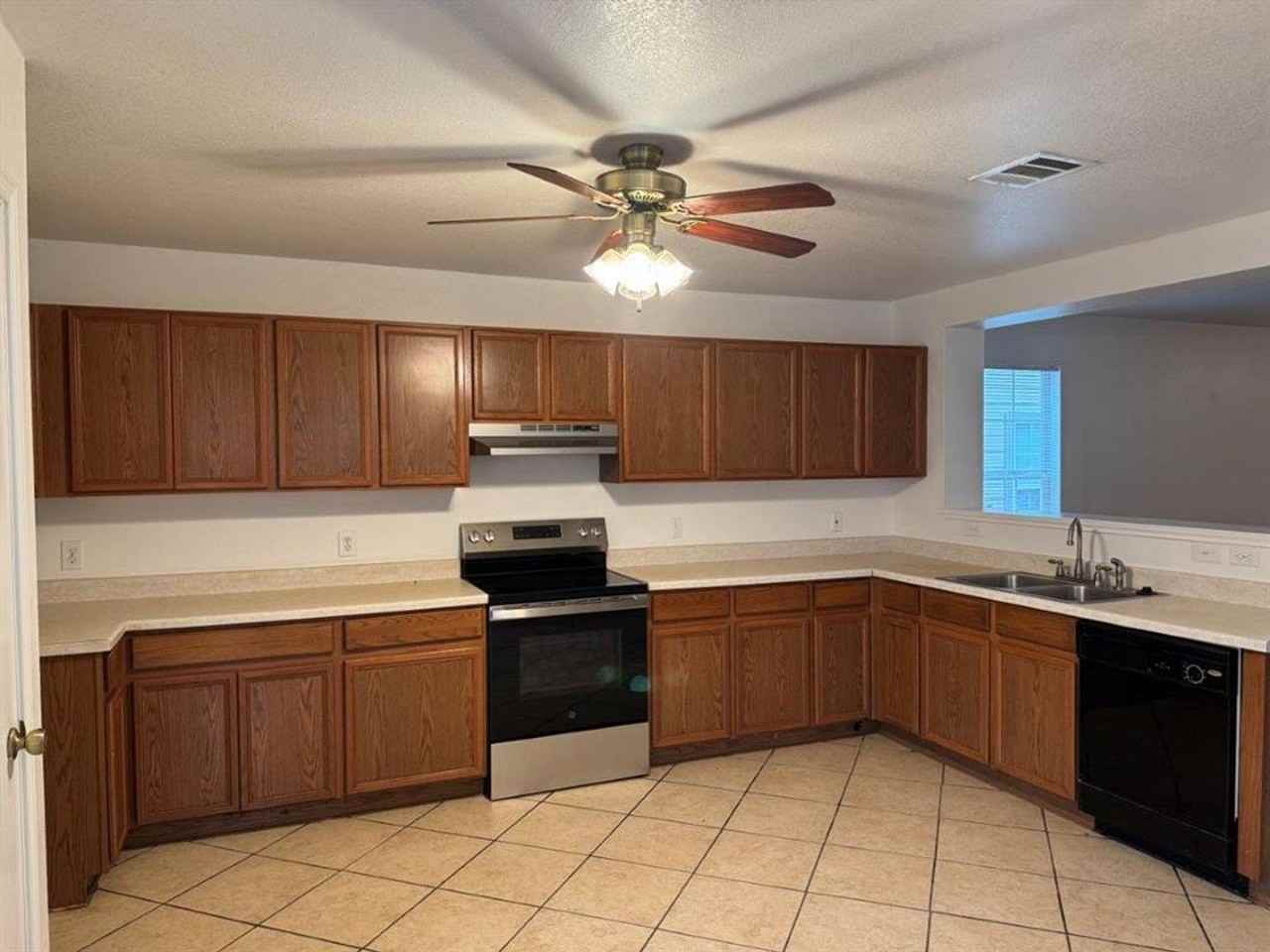 13718 Merseyside Dr - Photo 5 of 24