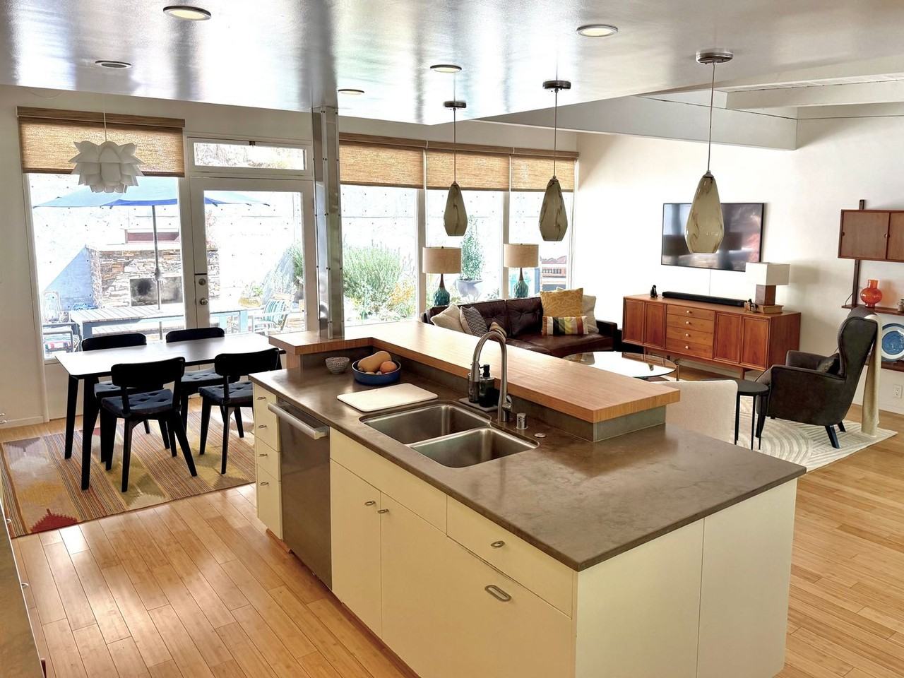 1828 Courtney Ave - Photo 2 of 16