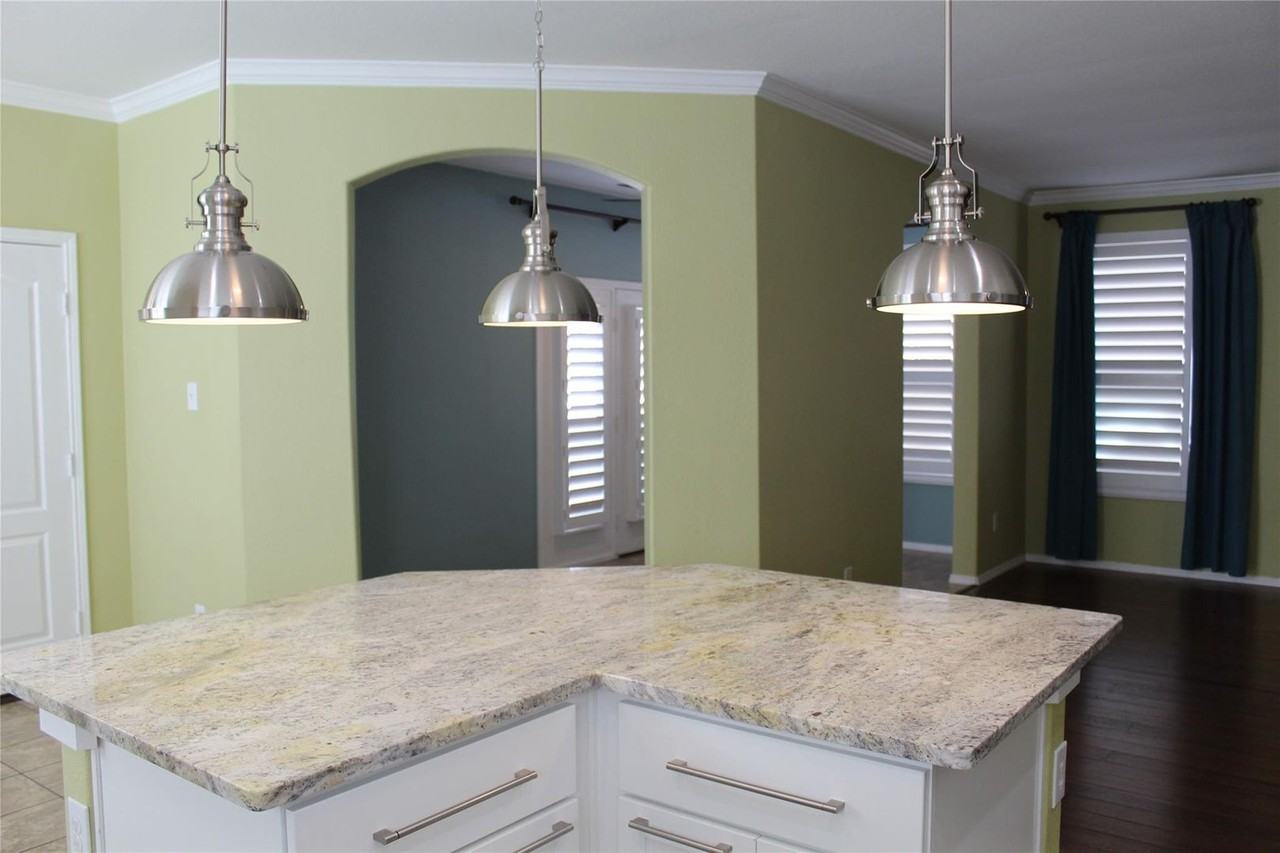 829 Dogwood Trl - Photo 4 of 21