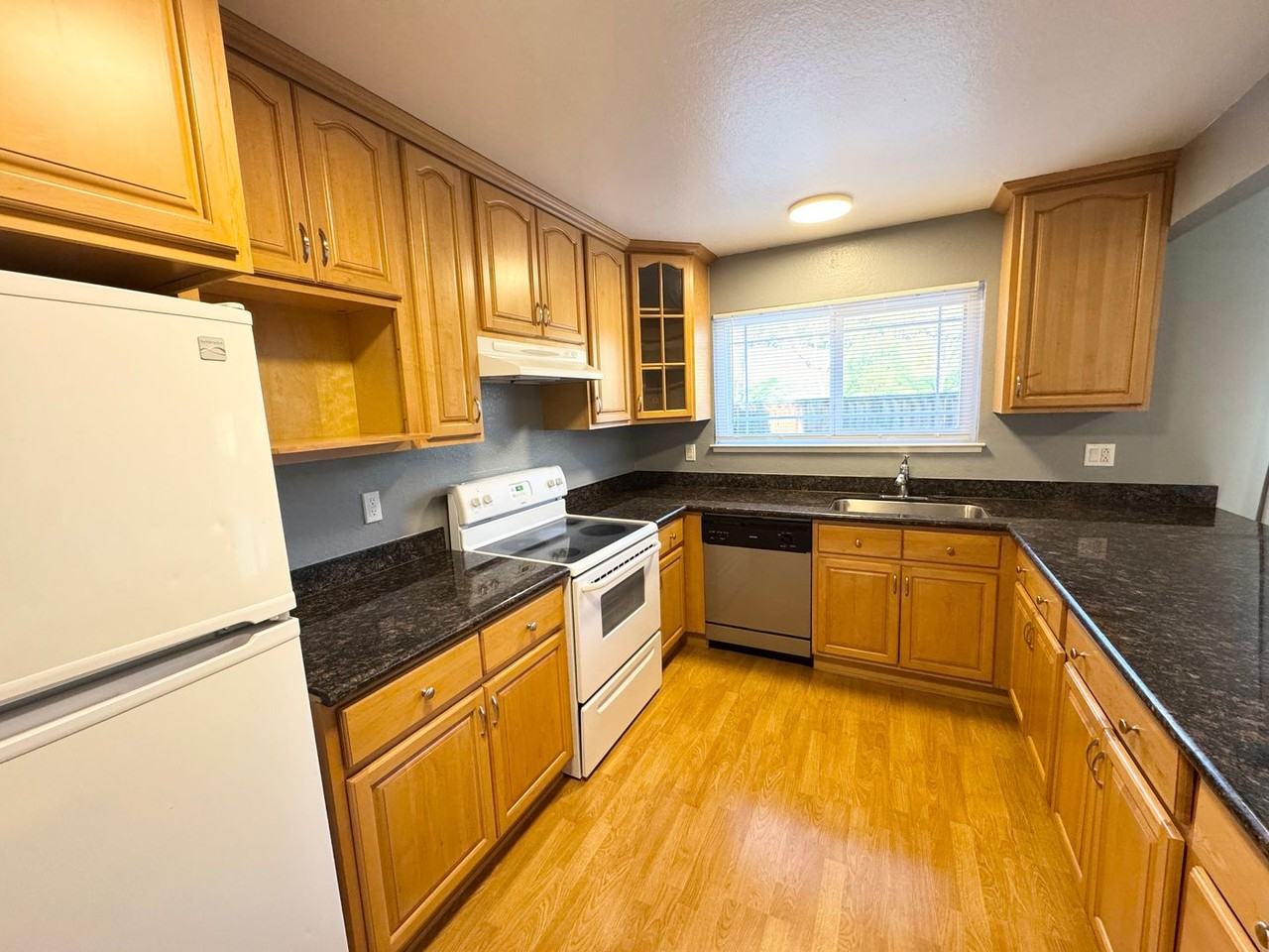 378 Meadowood Cir - Photo 2 of 24