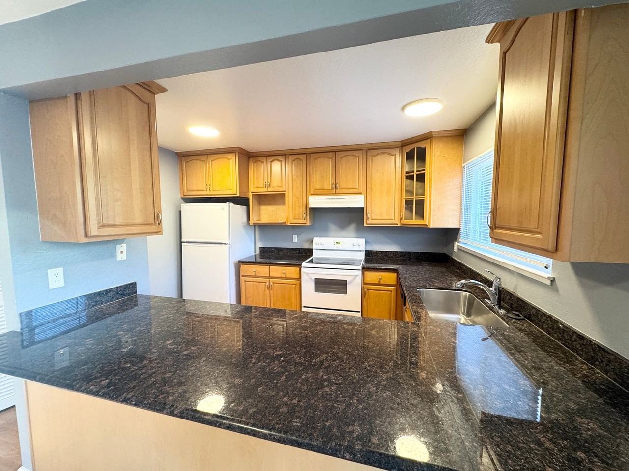 378 Meadowood Cir - Photo 3 of 24