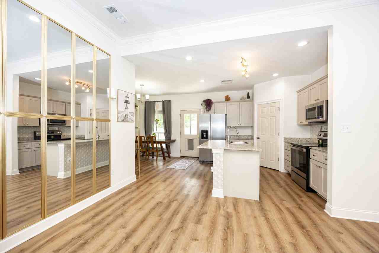 1648 Mary Evers Dr - Photo 3 of 20