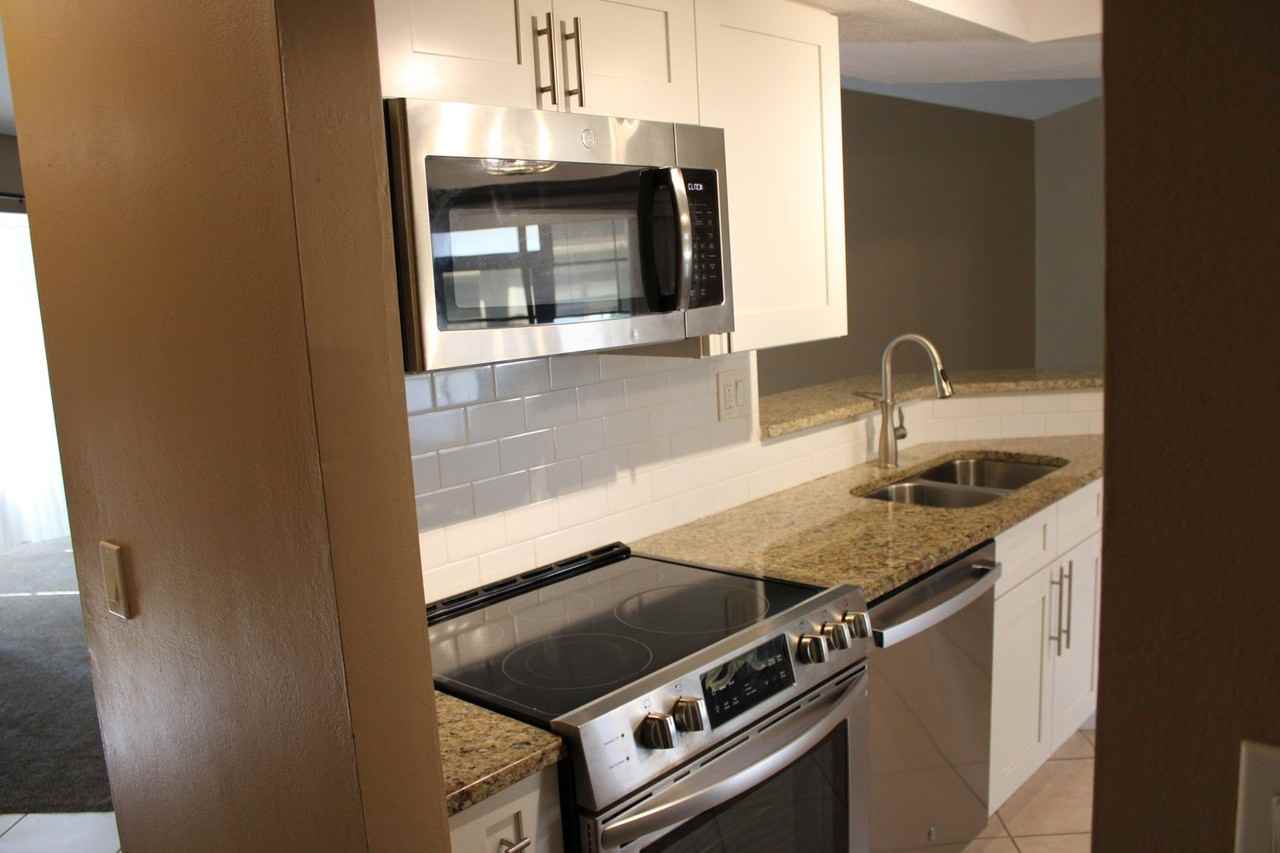 8639 Bridgewater Dr - Photo 7 of 20