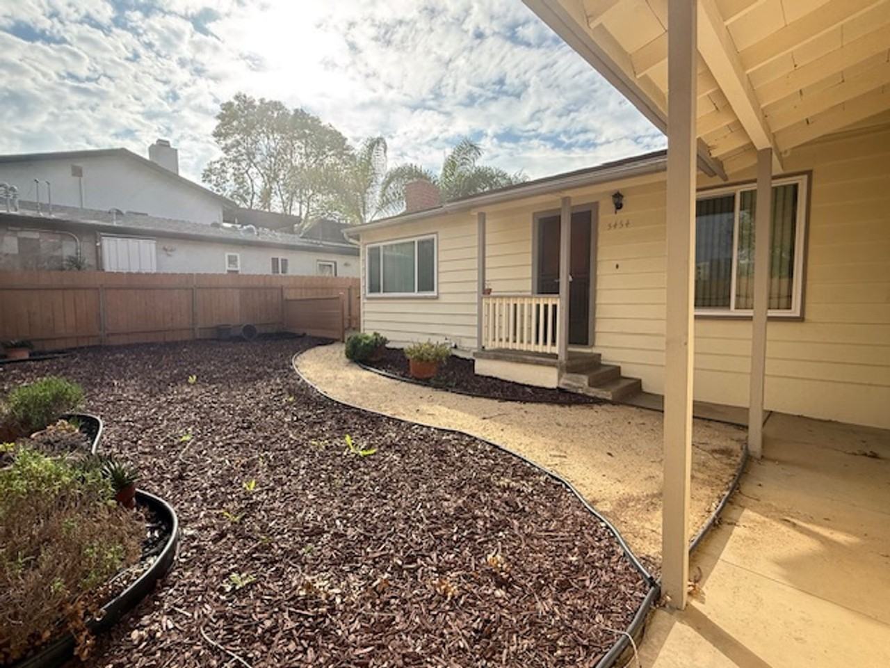 5454 Hewlett Dr - Photo 2 of 21