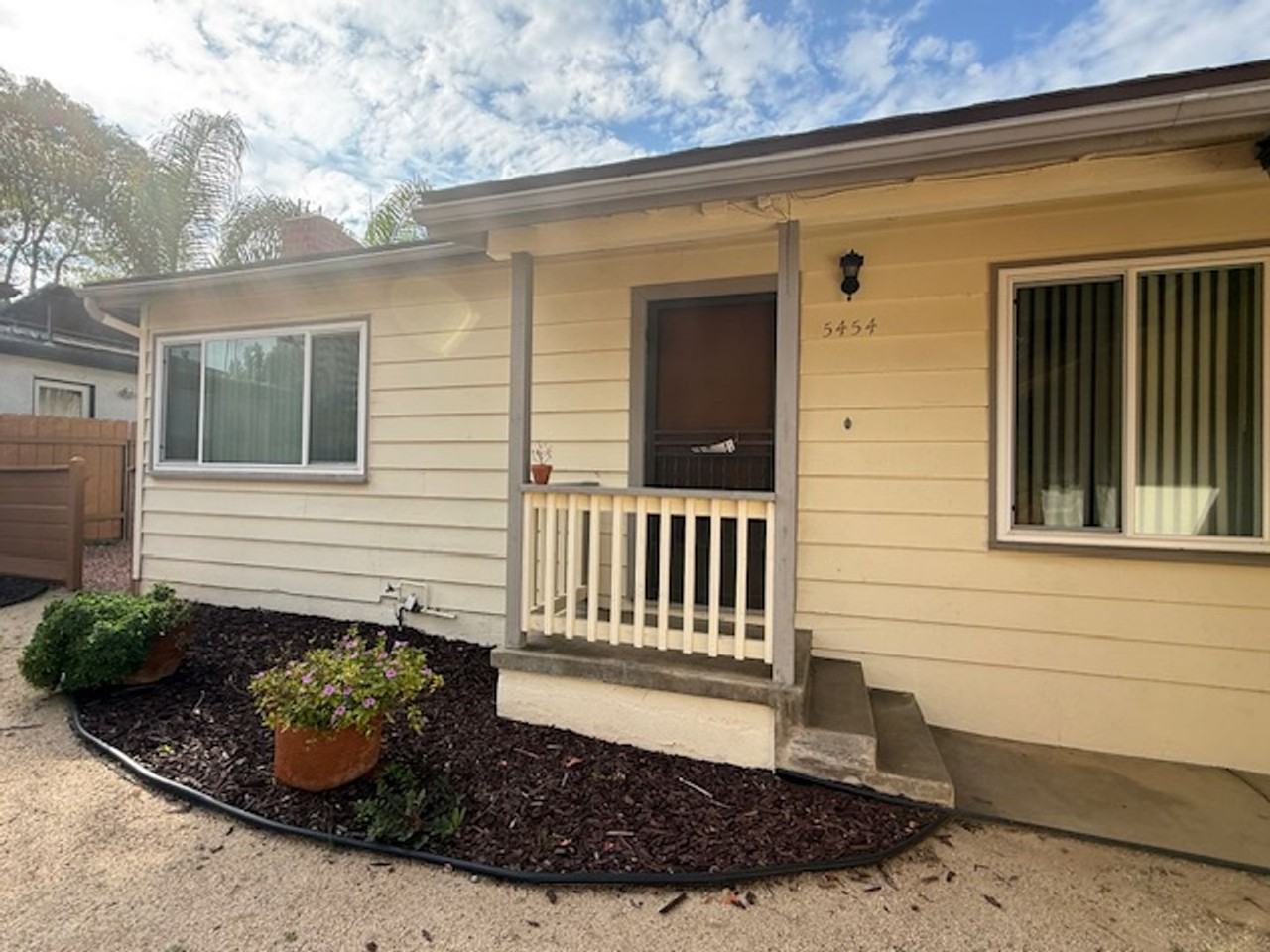 5454 Hewlett Dr - Photo 3 of 21