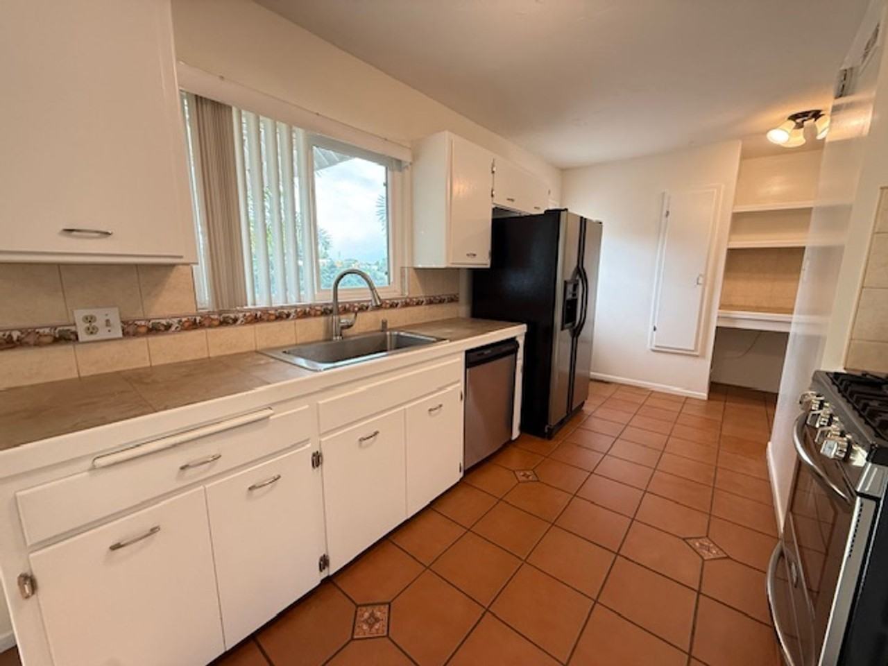 5454 Hewlett Dr - Photo 7 of 21