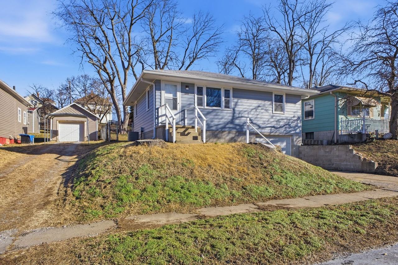 1511 S 24th St - Photo 2 of 23