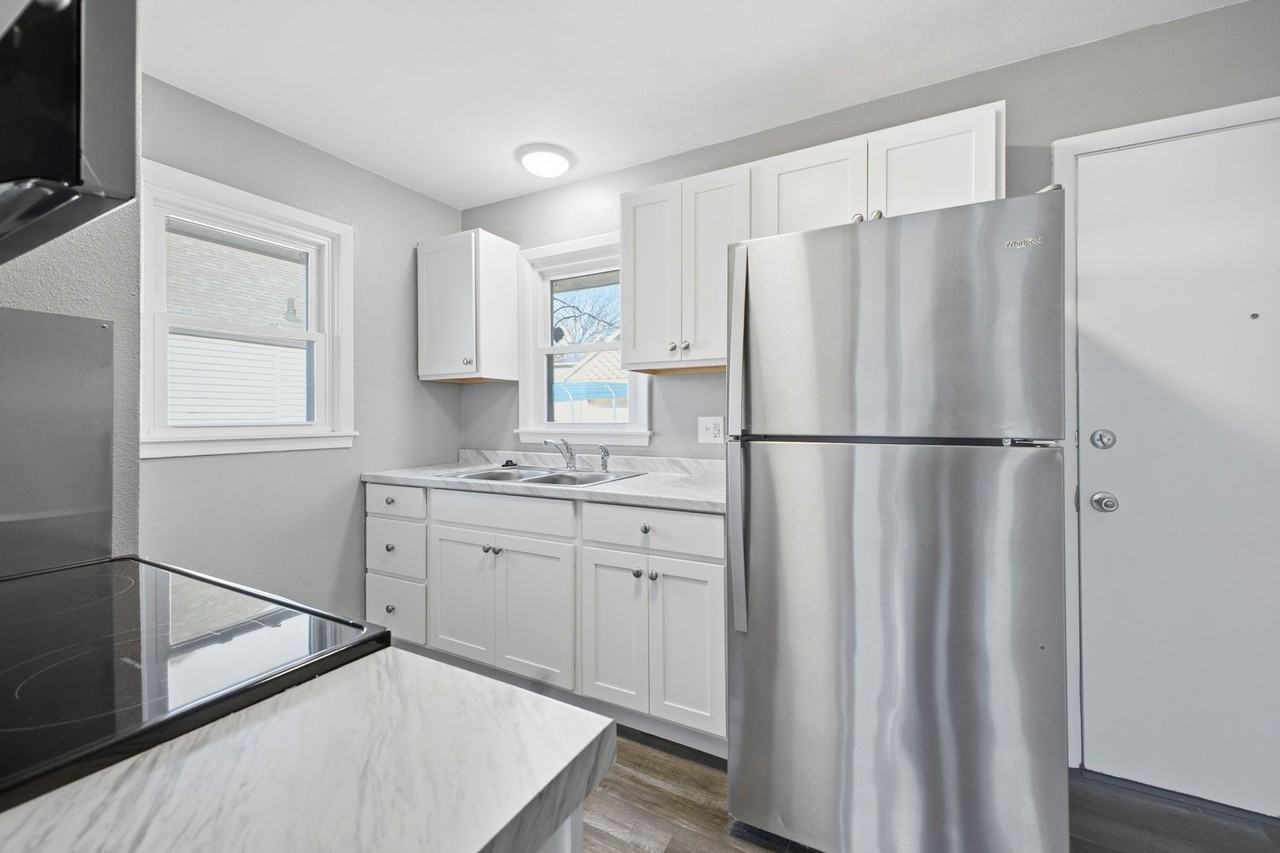 1511 S 24th St - Photo 3 of 23