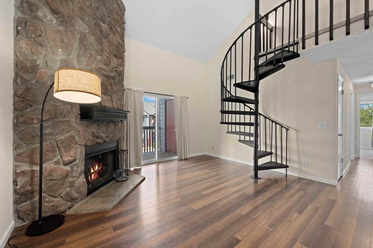 6385 Oak St - Photo 4 of 31