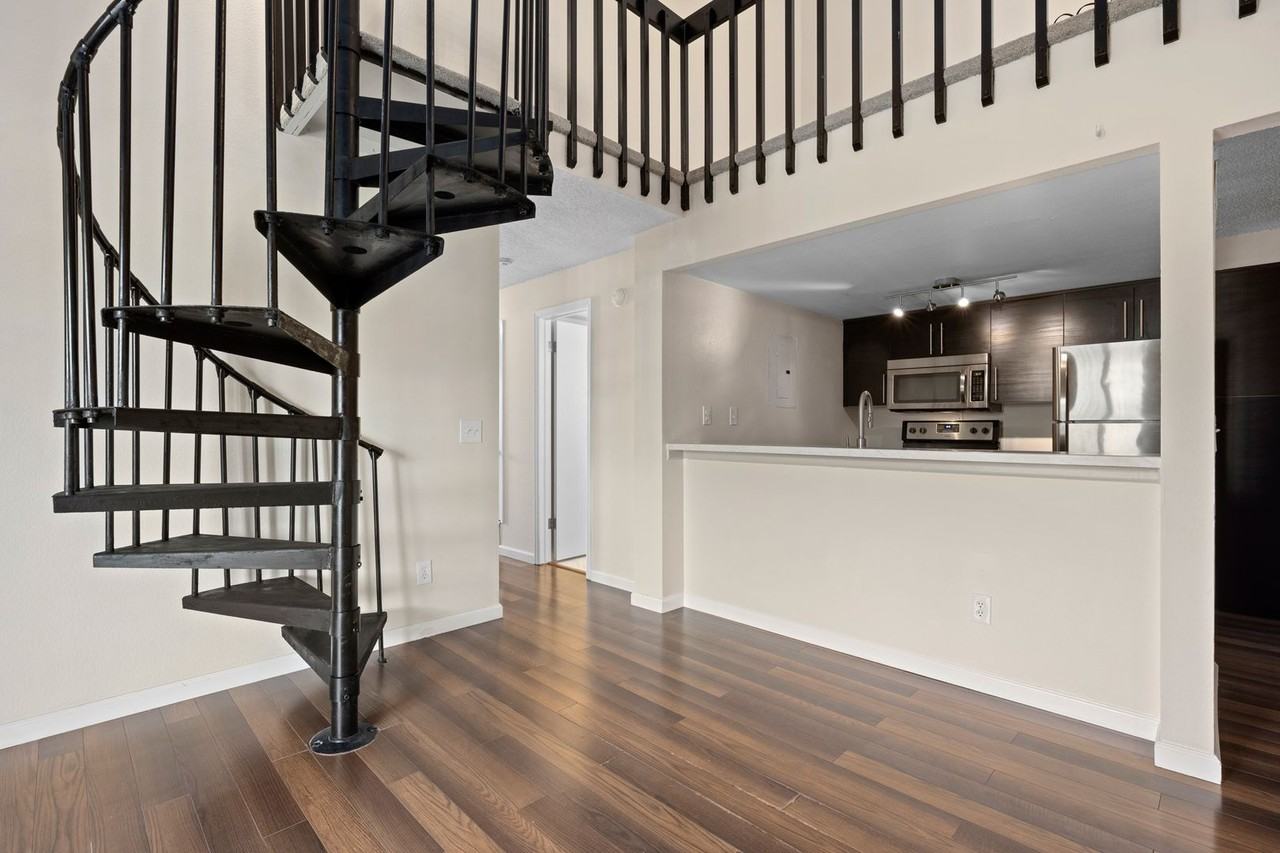 6385 Oak St - Photo 5 of 31