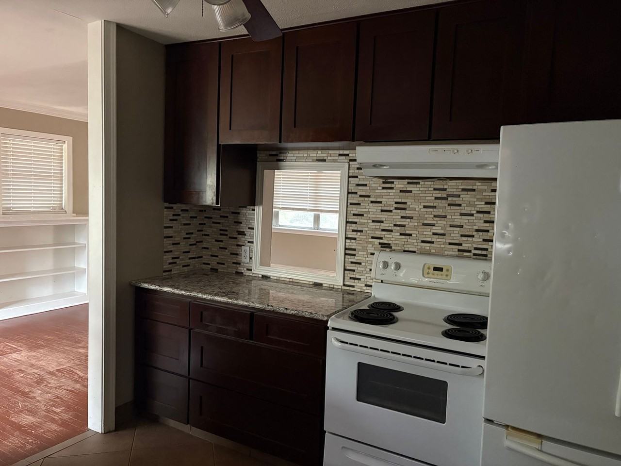 3818 Eddy Pl - Photo 4 of 7